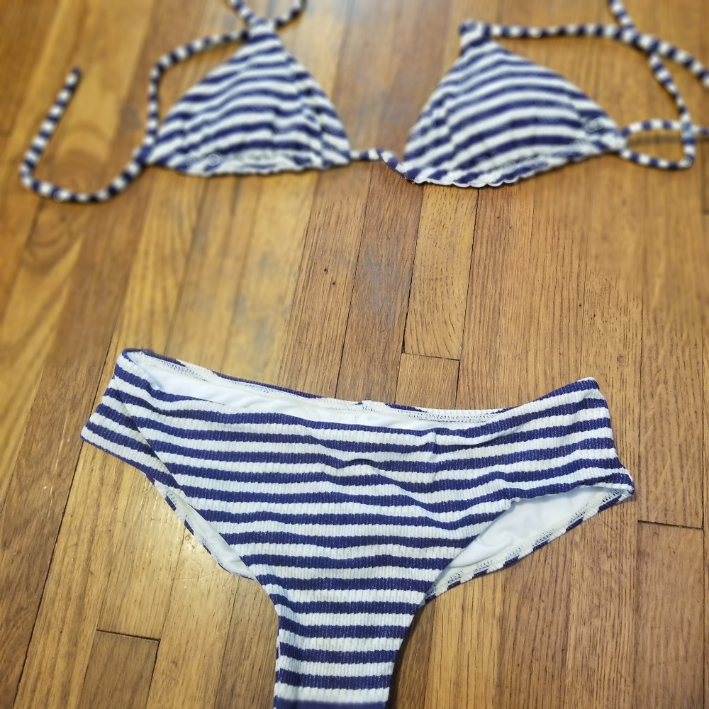 Billabong swimsuit set